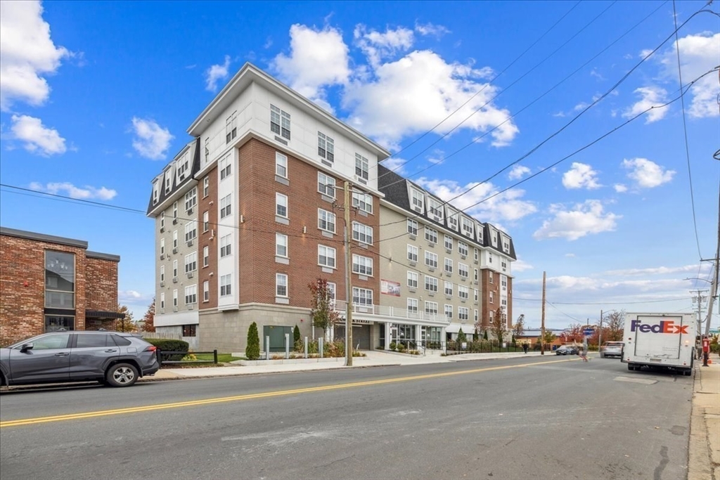 511 Hancock St # 302