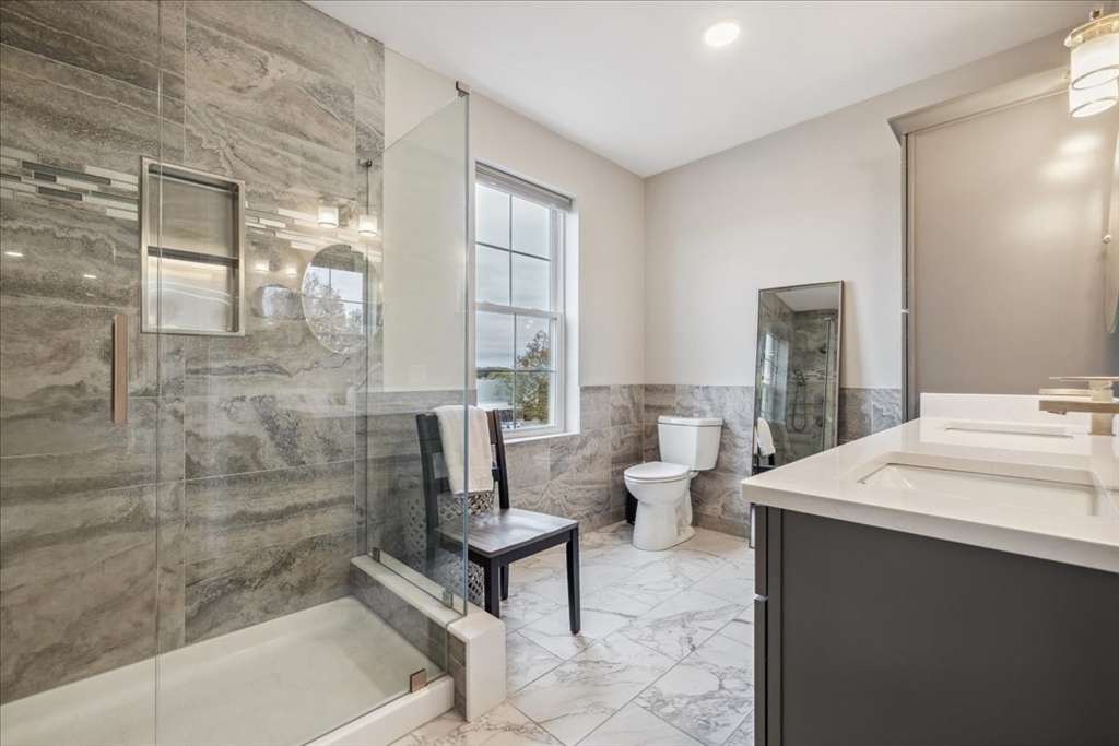 511 Hancock St # 302