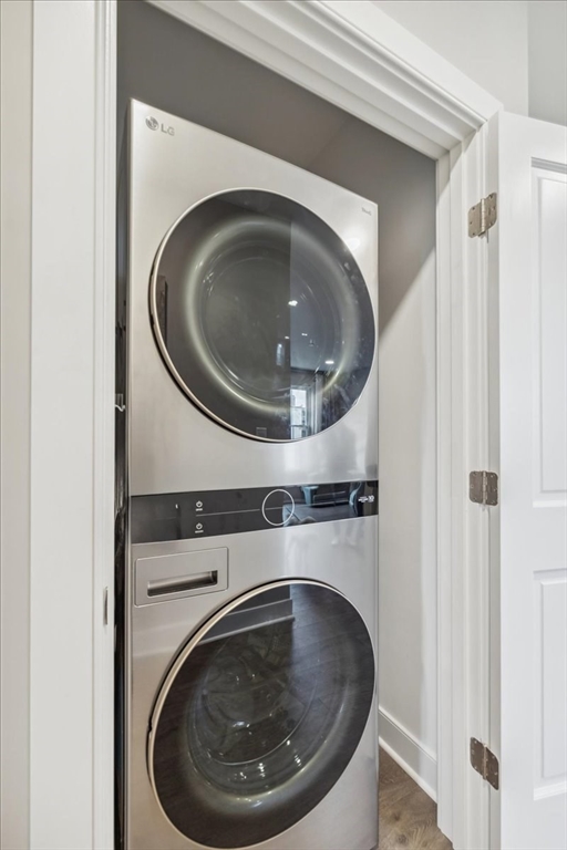 511 Hancock St # 302