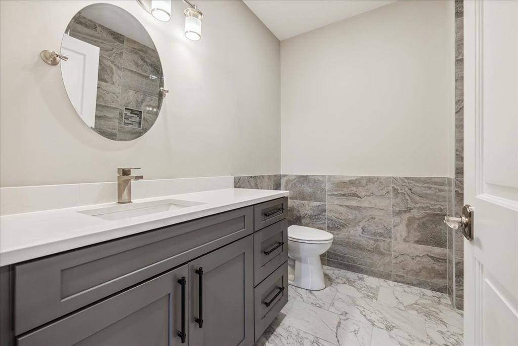 511 Hancock St # 302