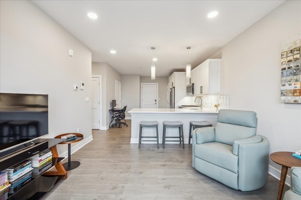 511 Hancock St # 302