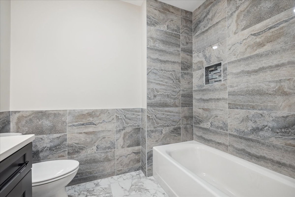 511 Hancock St # 302