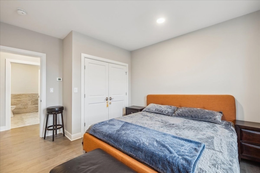 511 Hancock St # 302