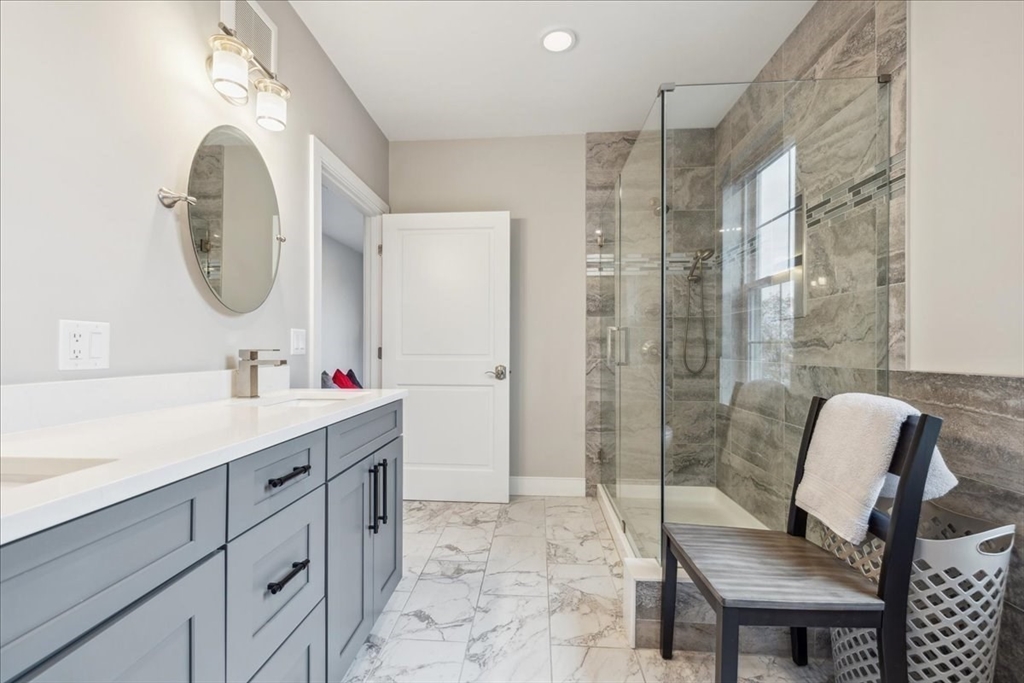 511 Hancock St # 302