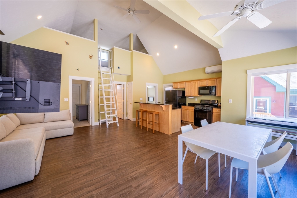 12 Farmhouse Row # 12