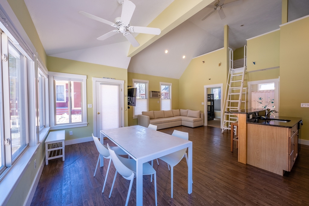 12 Farmhouse Row # 12