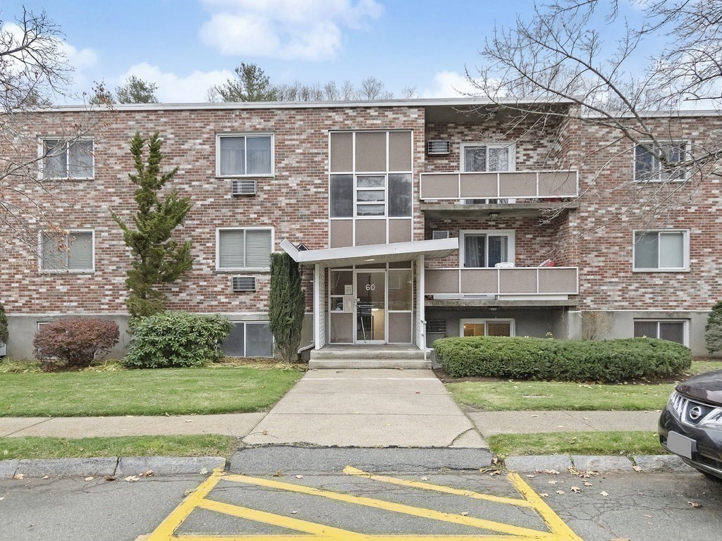 60 Lionel Ave # B