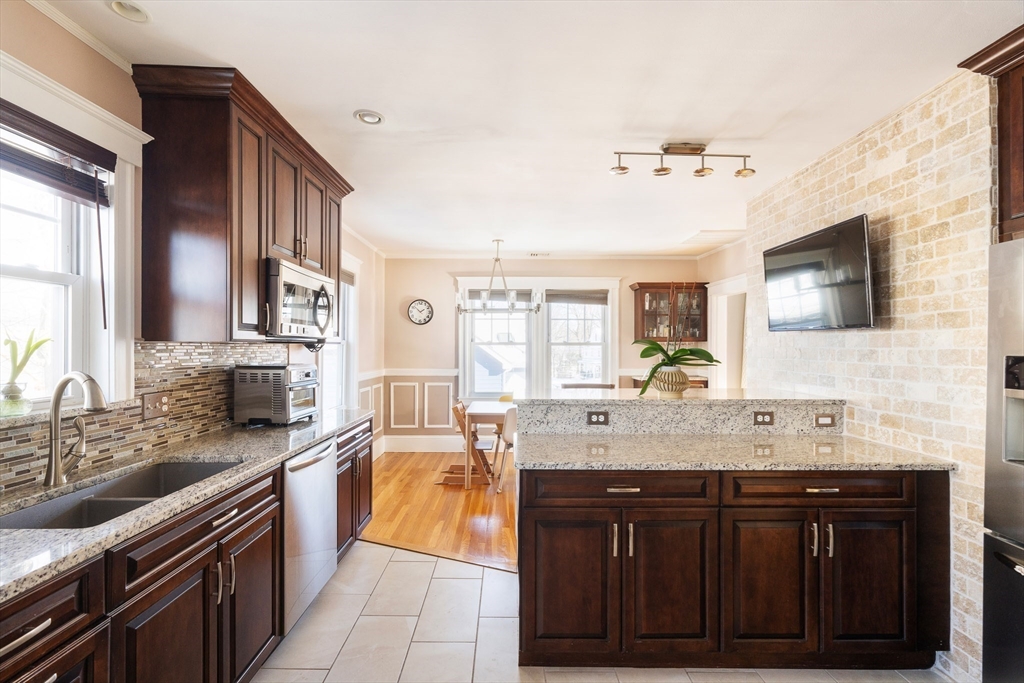 305 Webster St. # 2