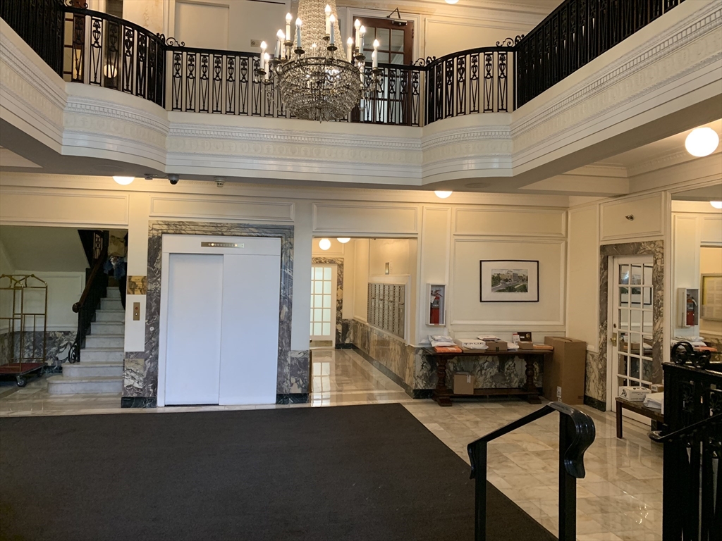 466 Commonwealth Ave # 604