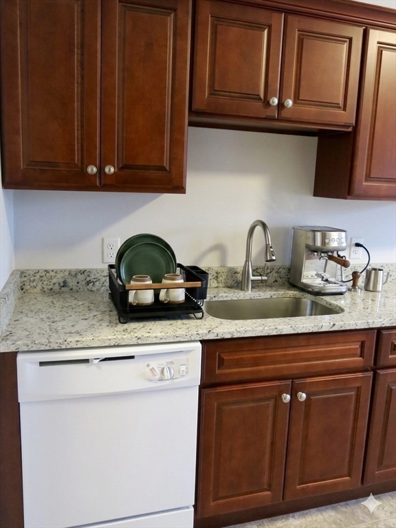 218 Whitman Ave Unit: 2