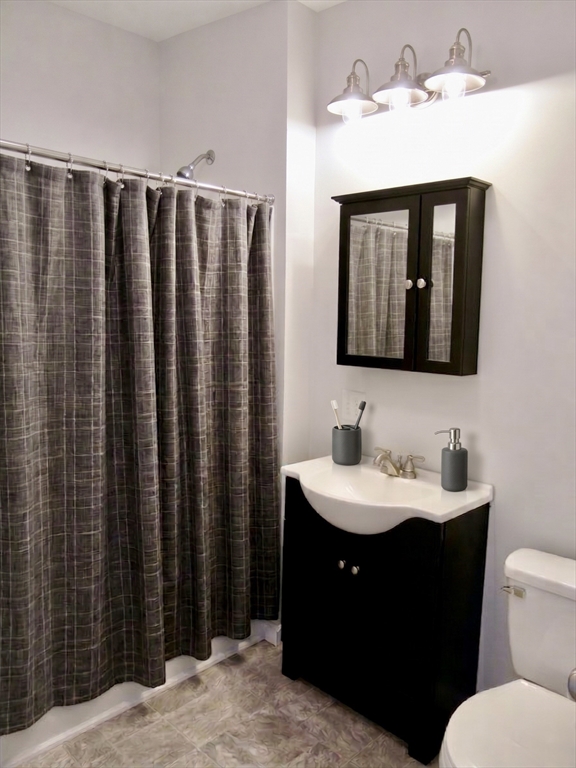 218 Whitman Ave Unit: 2