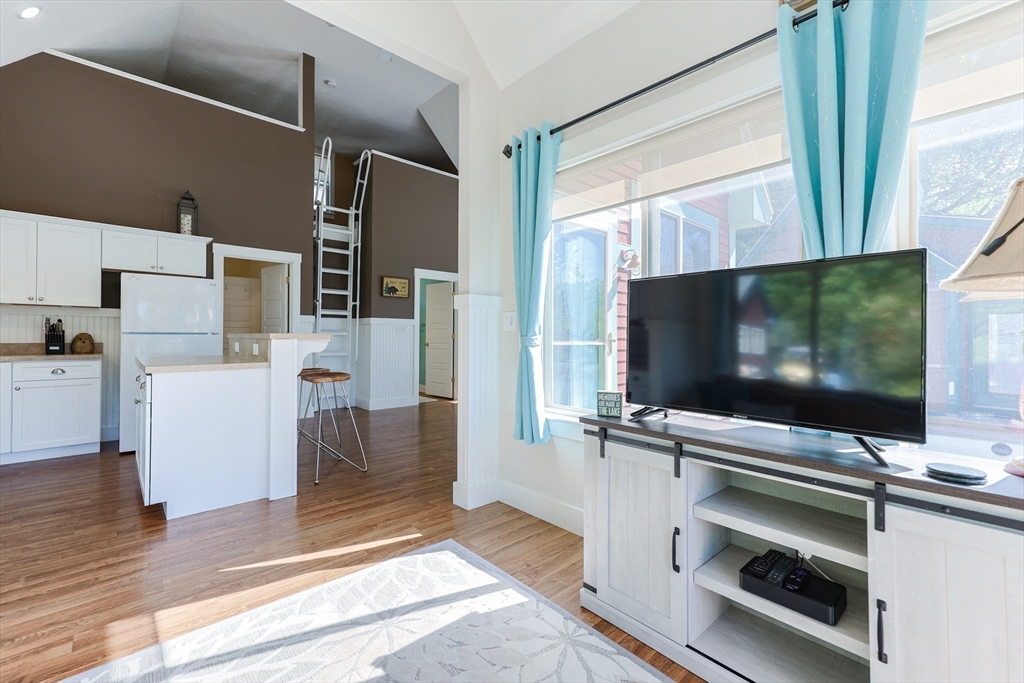 2 Courtview Ln # 2