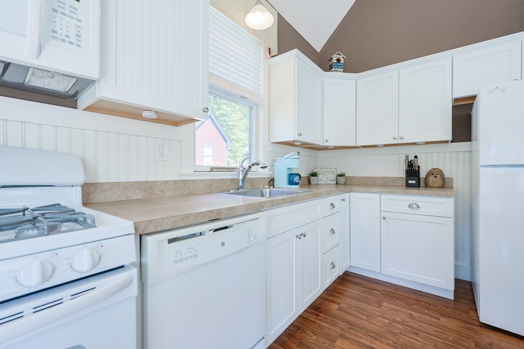2 Courtview Ln # 2