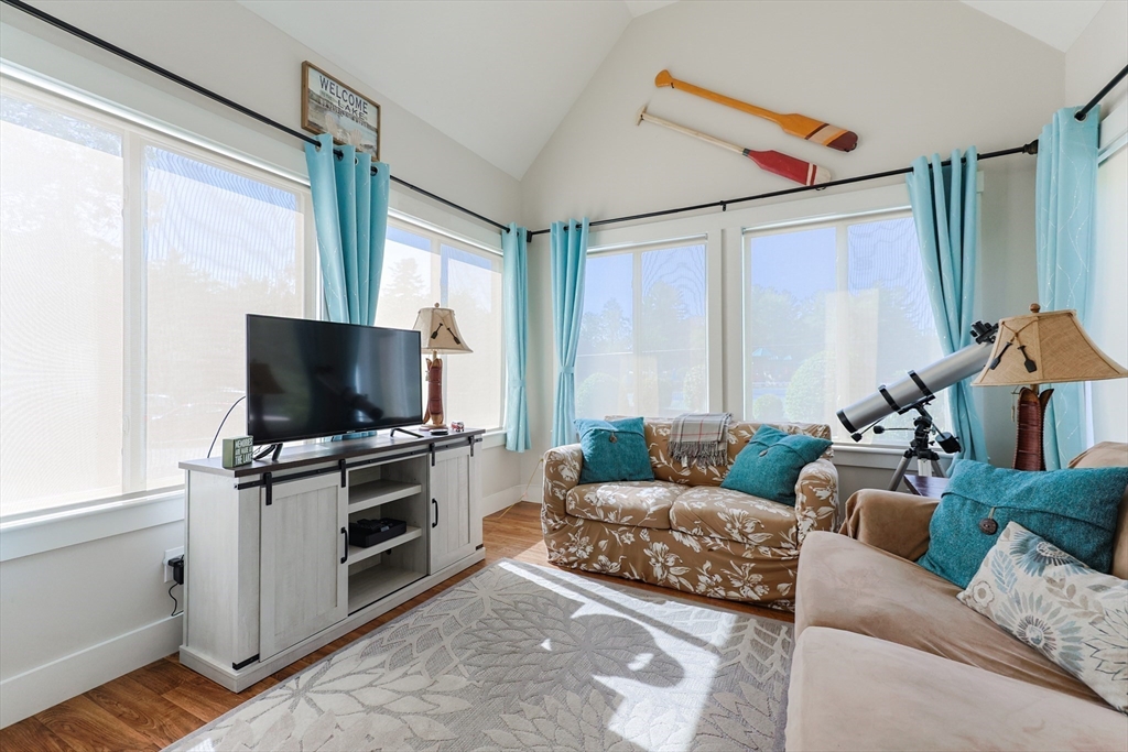2 Courtview Ln # 2