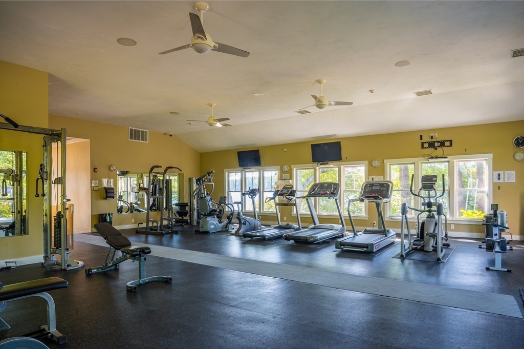2 Courtview Ln # 2