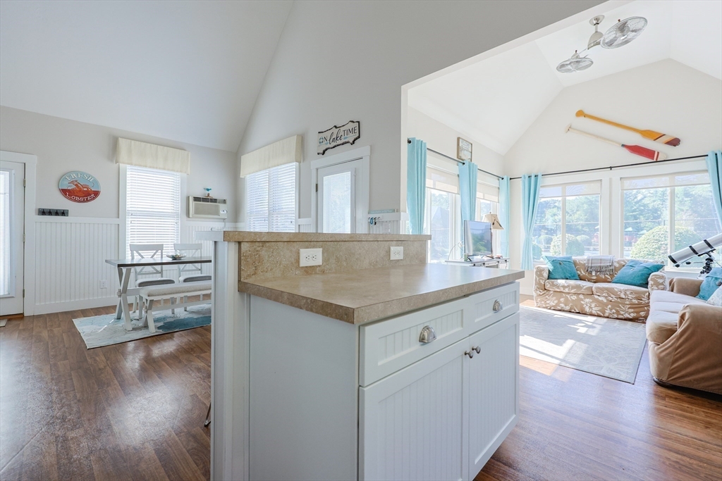 2 Courtview Ln # 2