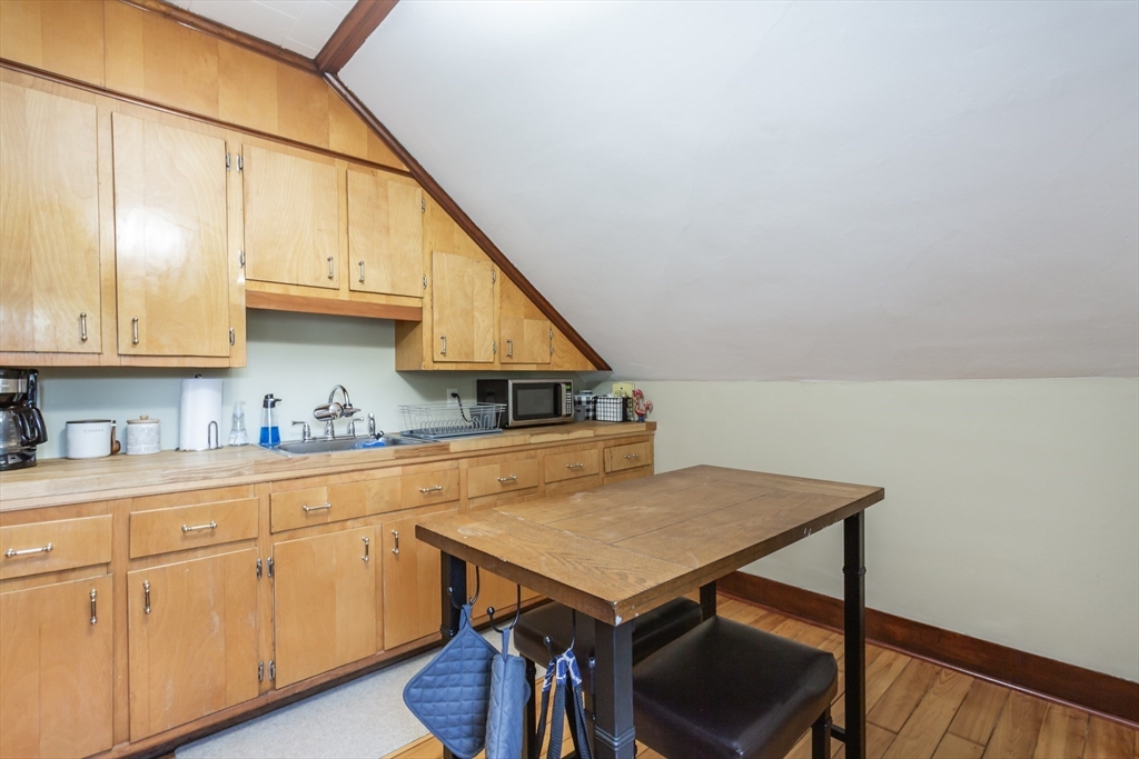 256 Maple St # 3