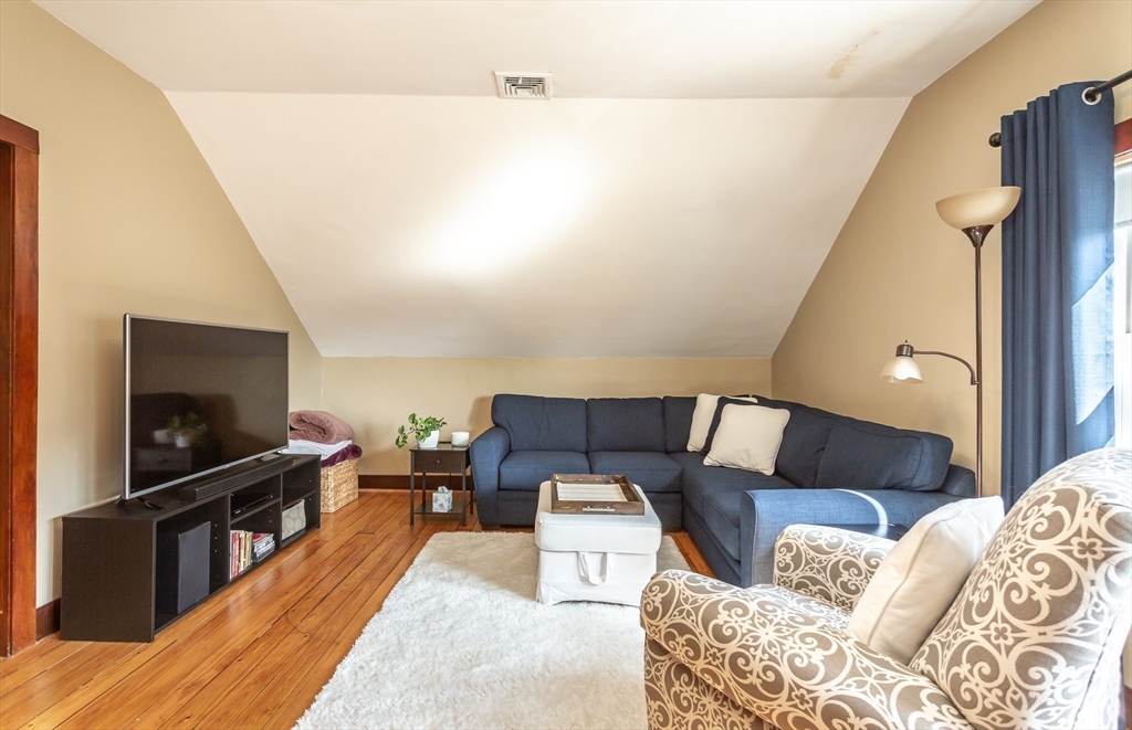 256 Maple St # 3