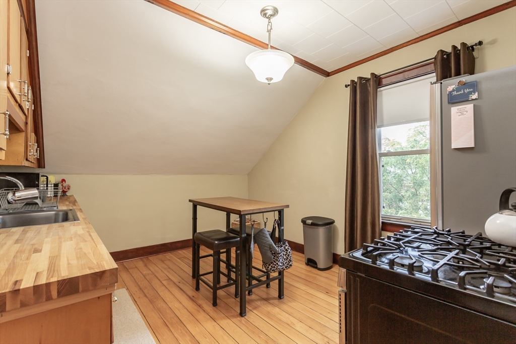 256 Maple St # 3