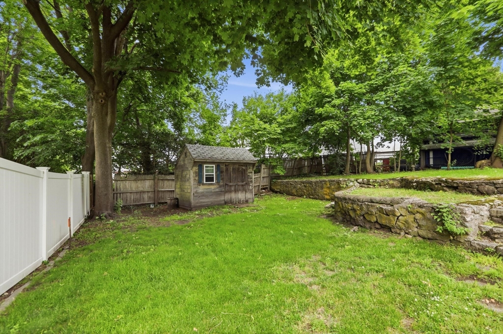 138 Ellis Ave