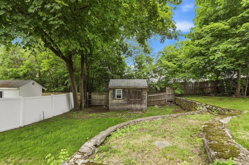 138 Ellis Ave