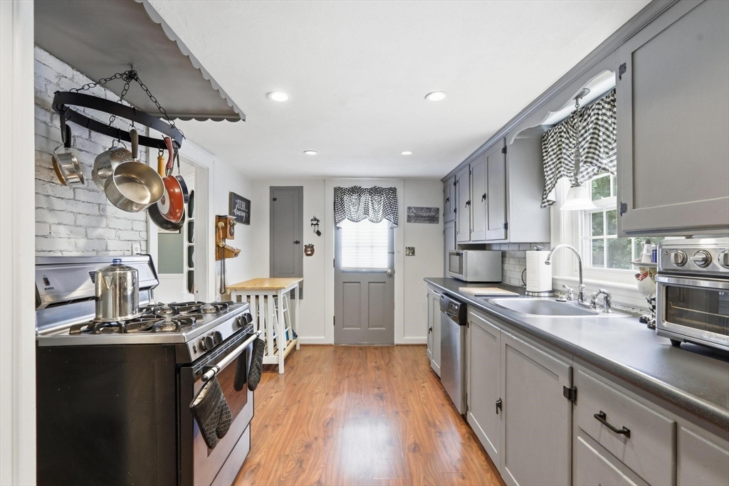 138 Ellis Ave
