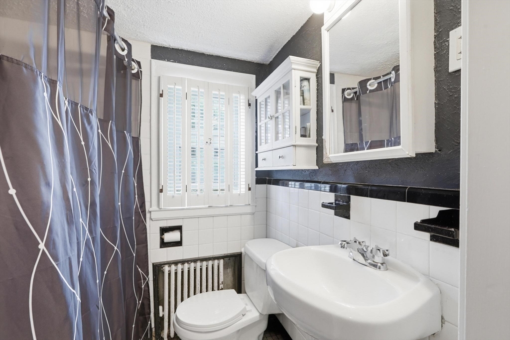 138 Ellis Ave