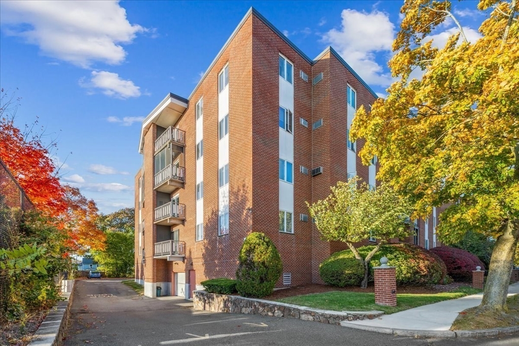 33 Lodgen Ct # 2D