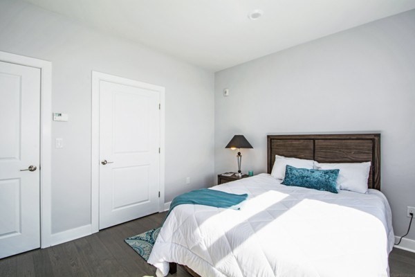 18 Cliveden # 604