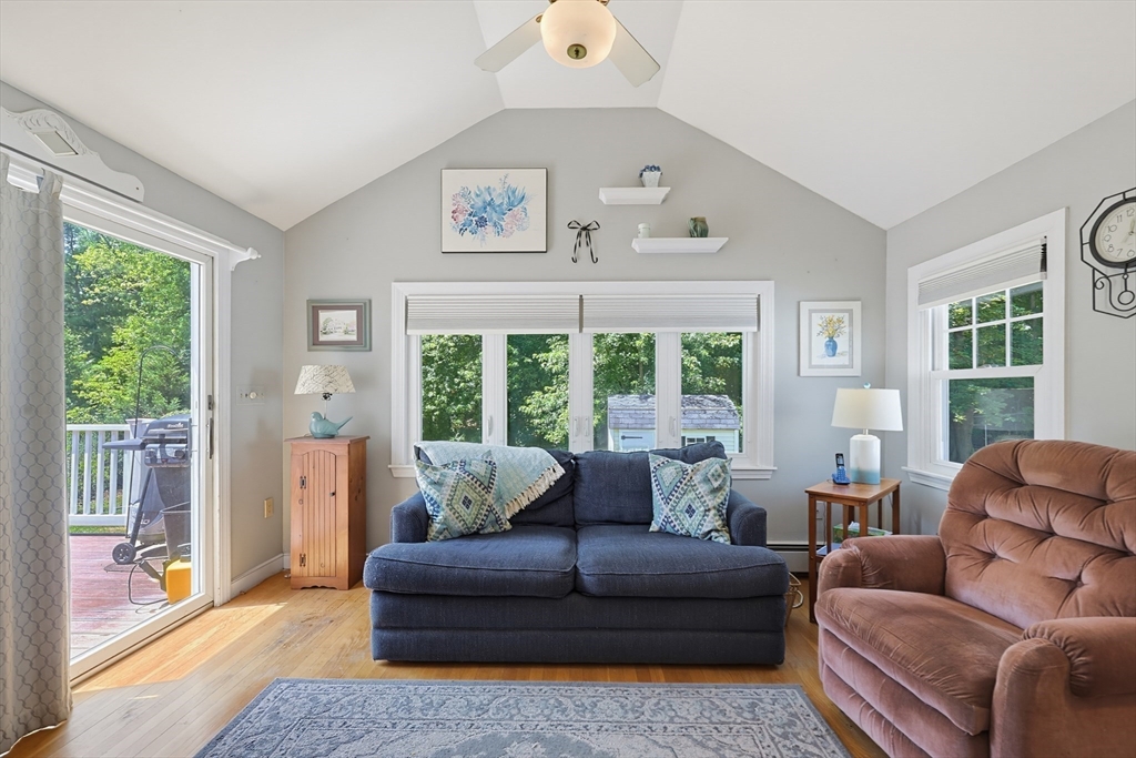 11 Bright St