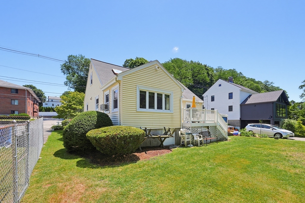 11 Bright St