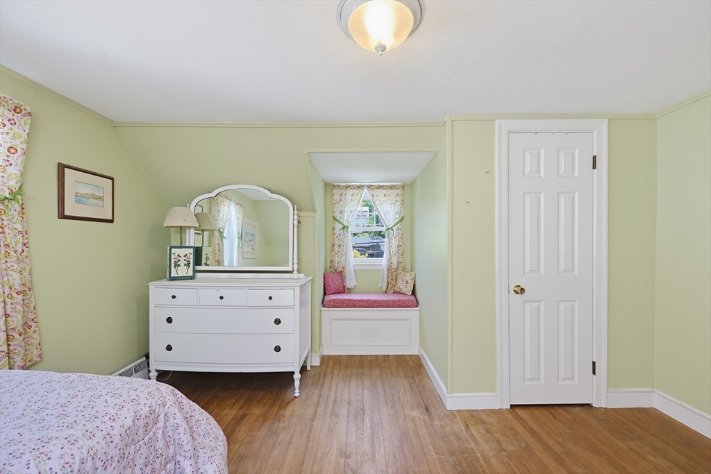 11 Bright St
