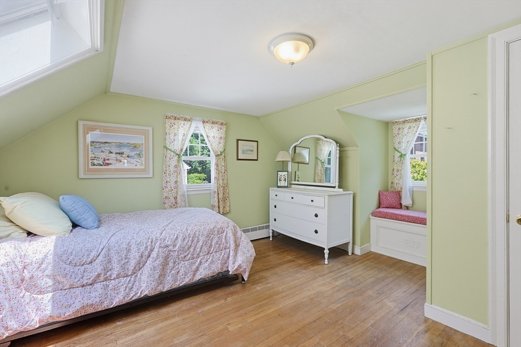 11 Bright St