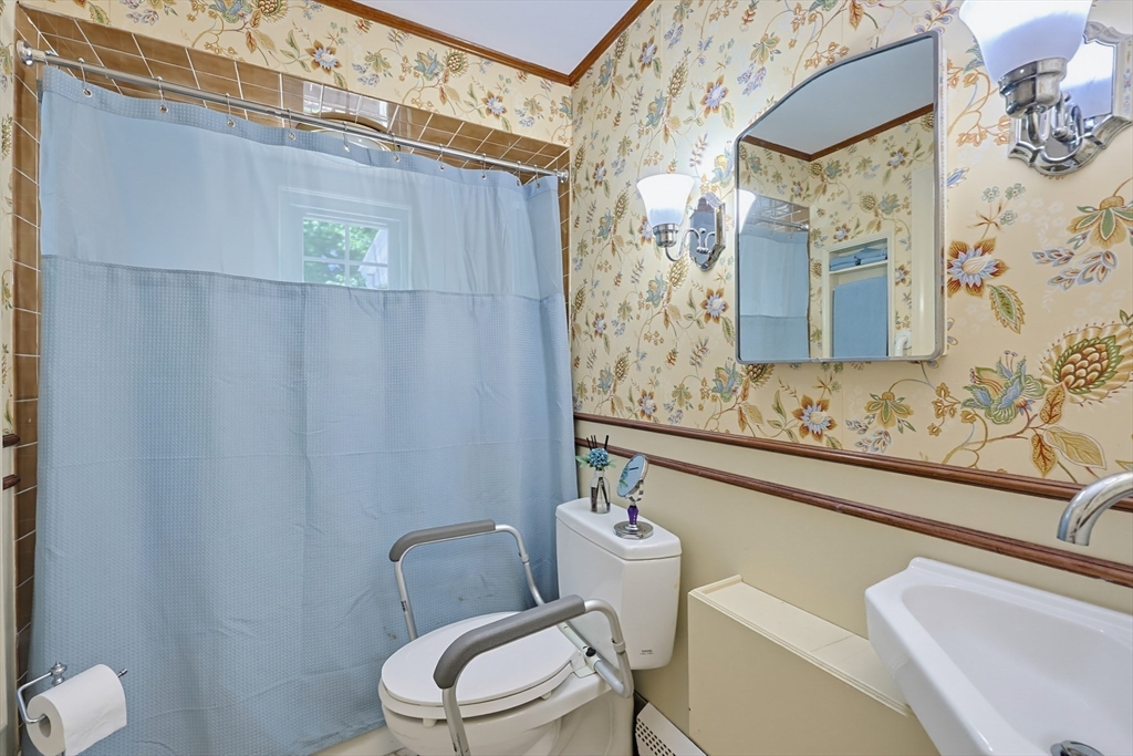 11 Bright St