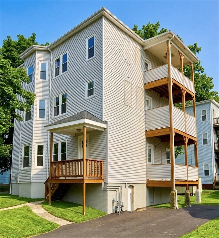 218-220 Whitman Ave