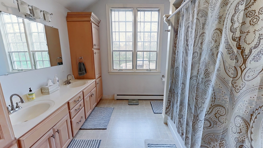 32 Acton Rd