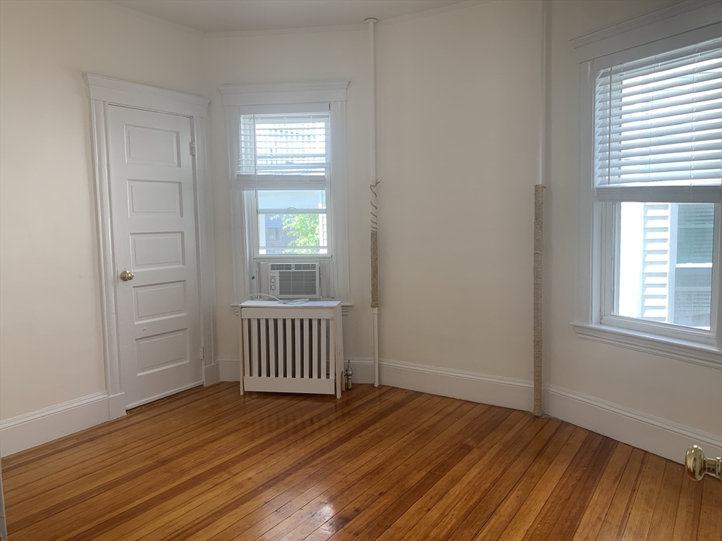 52 Percival St # 1