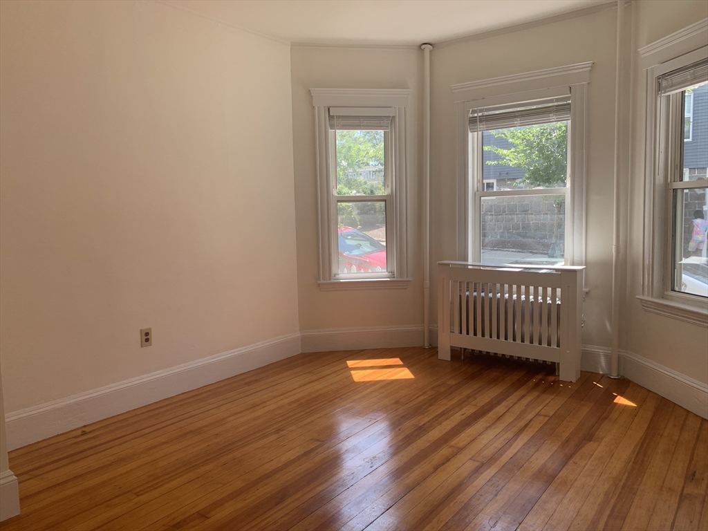 52 Percival St # 1