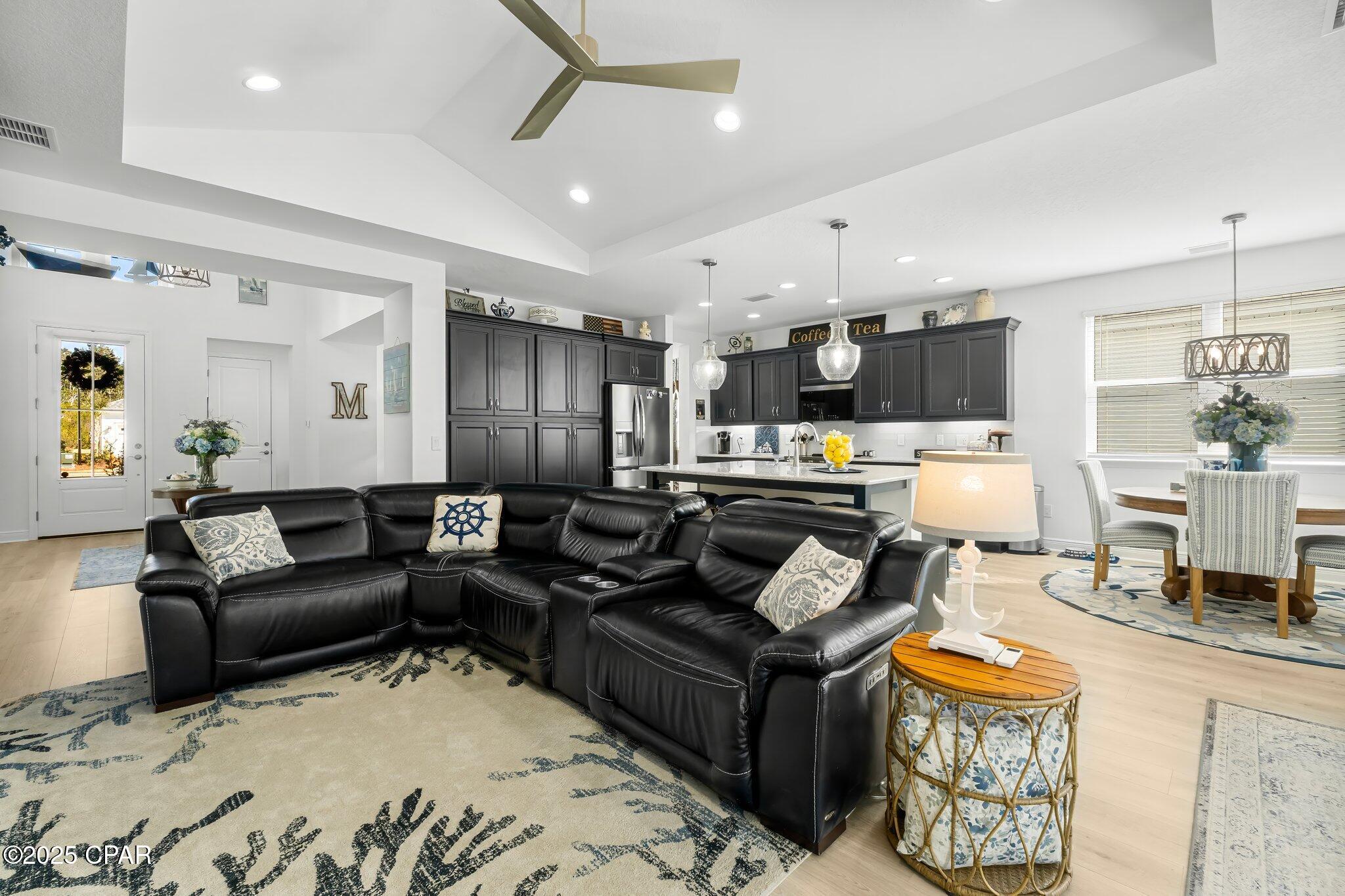9283 Paradise Drive