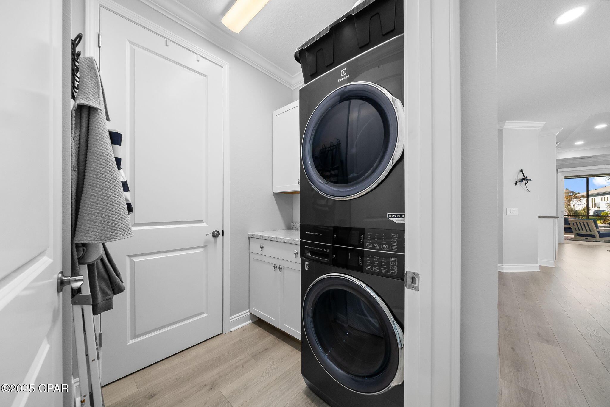 8408 Hang Loose Court