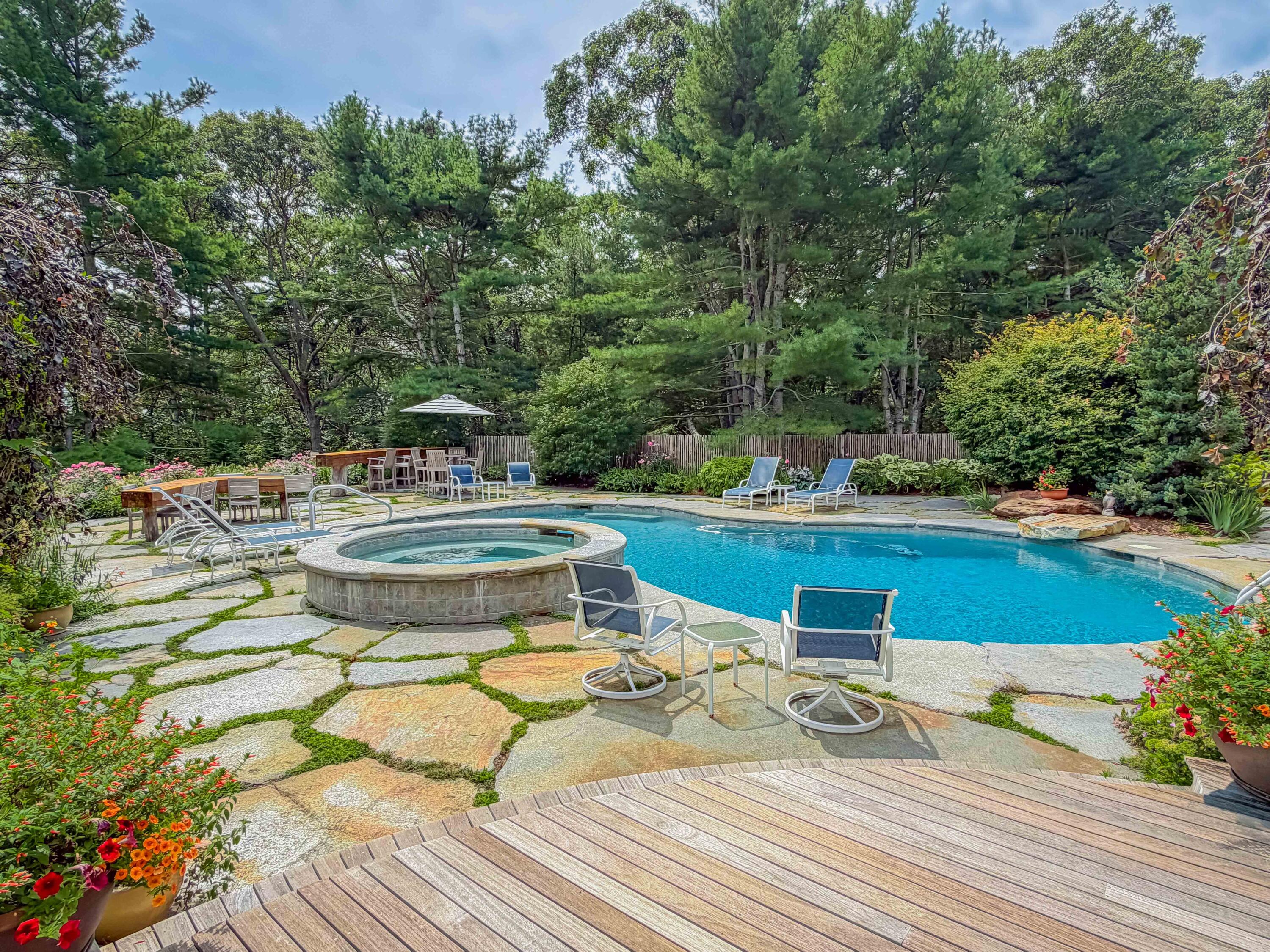 219 Scraggy Neck Road