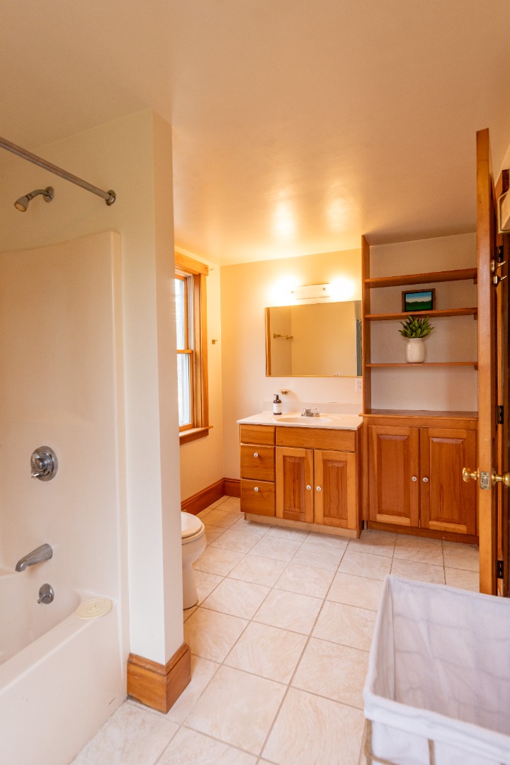140 Tashmoo Avenue