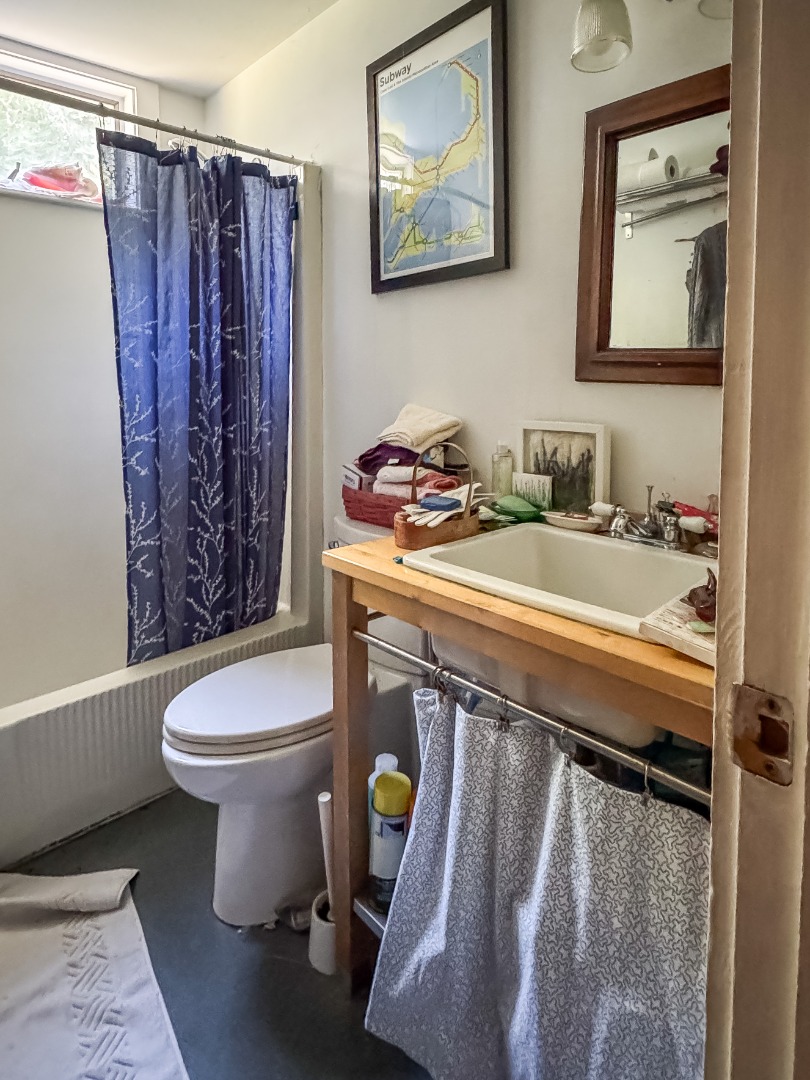 8 Hitchings Circle