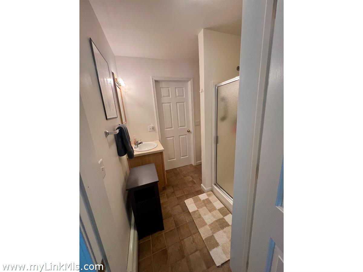 10 Trotters Lane