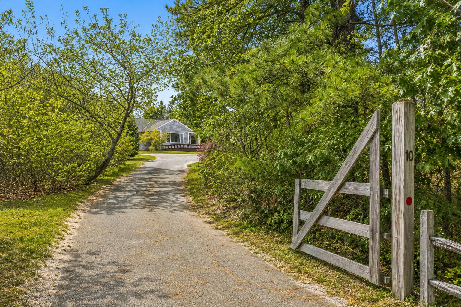 10 Peases Point Road