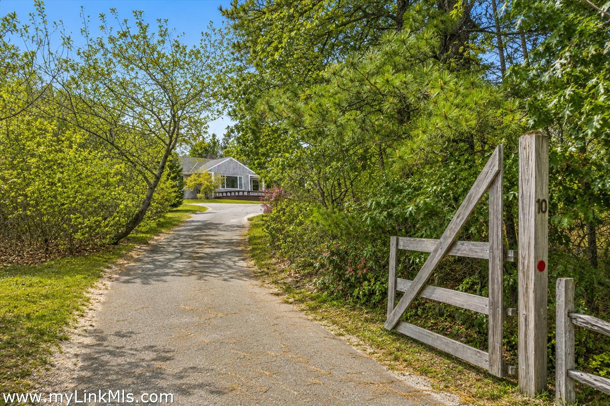 10 Pease Point Road