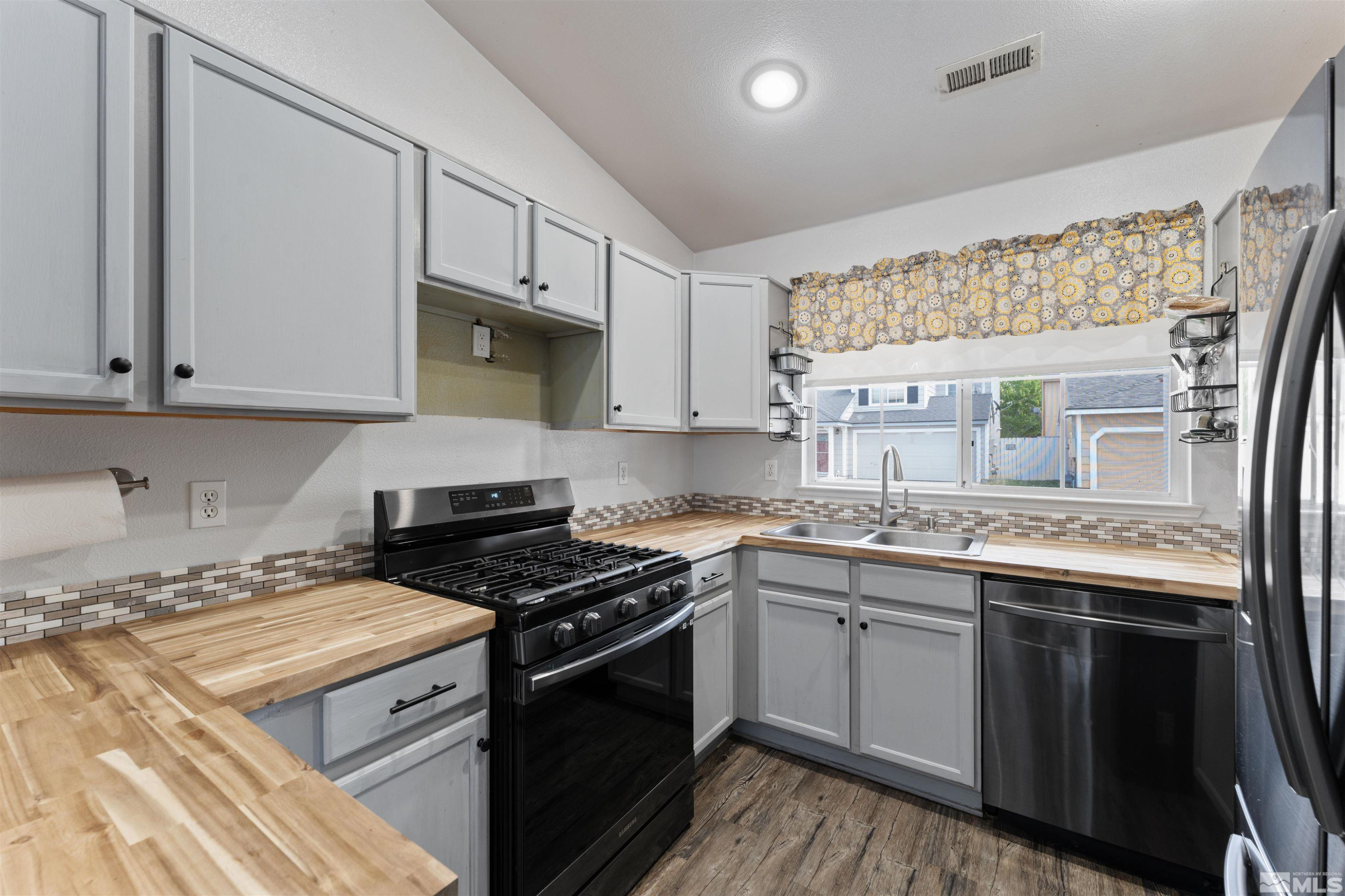 3135 Winter Rose Circle