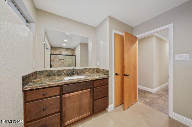 3533 E Hidden Valley Drive