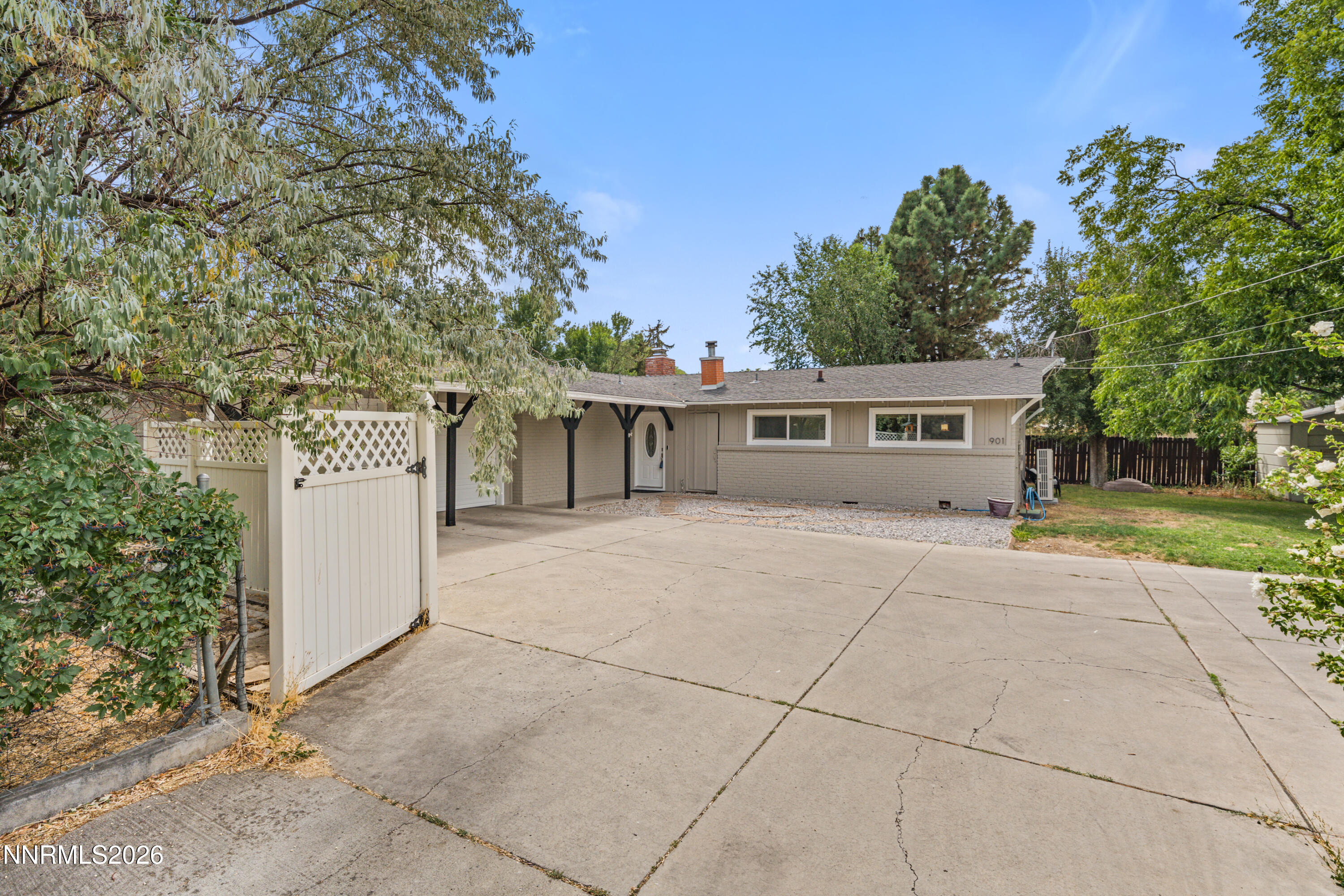 901 Lyman Avenue