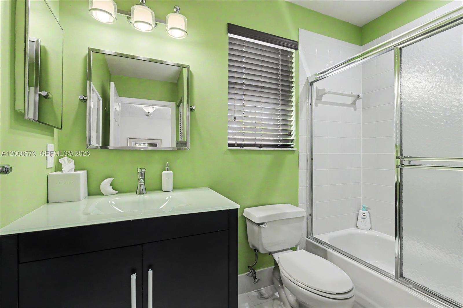 1125 Queen Palm Court